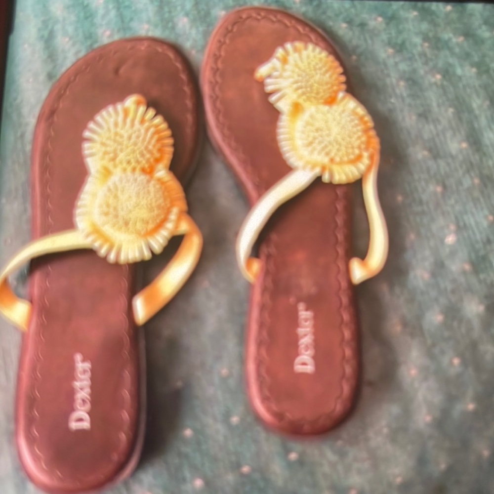 MOVING SALE NO HAGGLING DEXTER WOMEN LIGHT YELLOW 9 THONG SLIP ON SANDAL.
